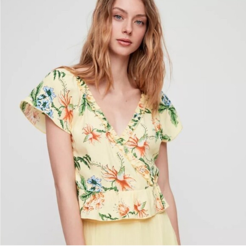 Aritzia Wilfred • Aurelia Short Sleeve Blouse • Size M